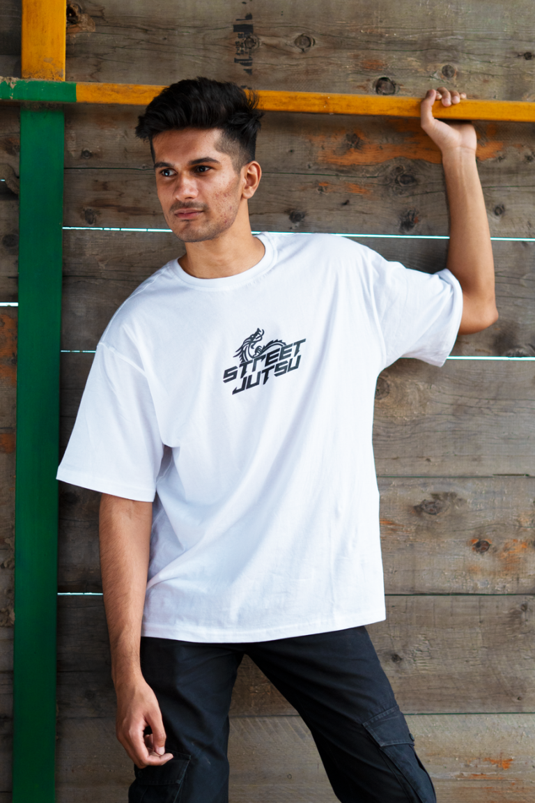Camiseta branca transparente: como evitar o efeito e montar looks elegantes