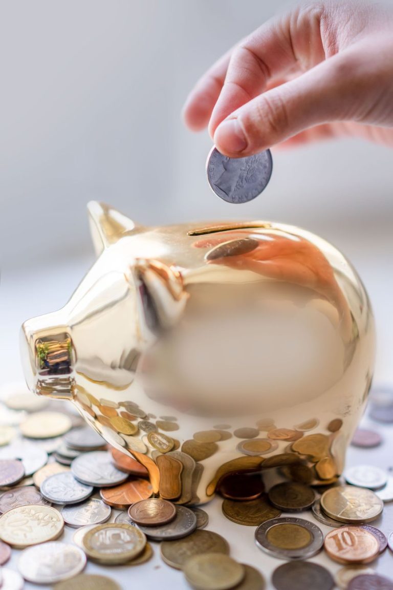 Moda cápsula economiza mesmo dinheiro? Descubra quando ela vale a pena